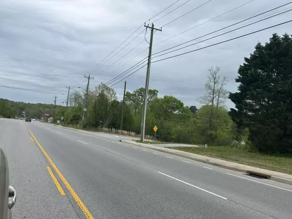Chattanooga, TN 37421,8494 Brainerd RD