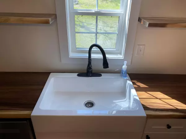 Knoxville, TN 37920,5726 Burnett Creek Road