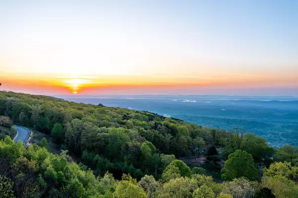 Signal Mountain, TN 37377,1018 Sawyer Cemetery RD