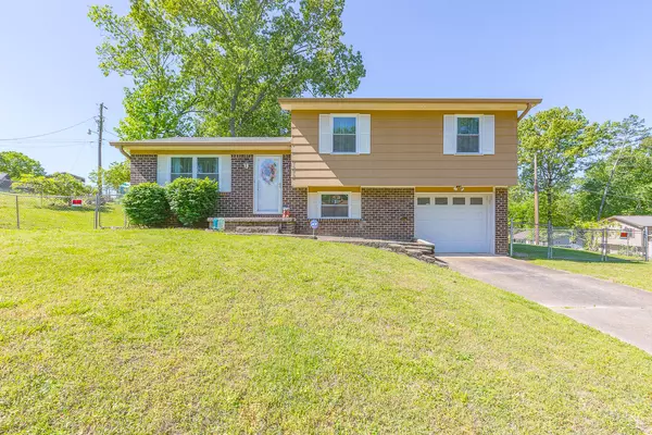 1626 Roberson RD, Hixson, TN 37343