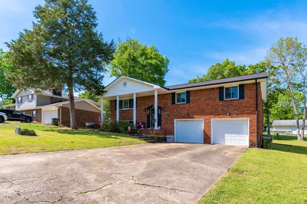 Fort Oglethorpe, GA 30742,8 Maple LN