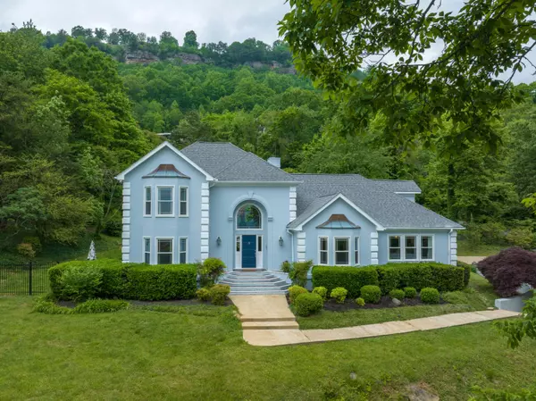 1525 Sunset DR, Signal Mountain, TN 37377