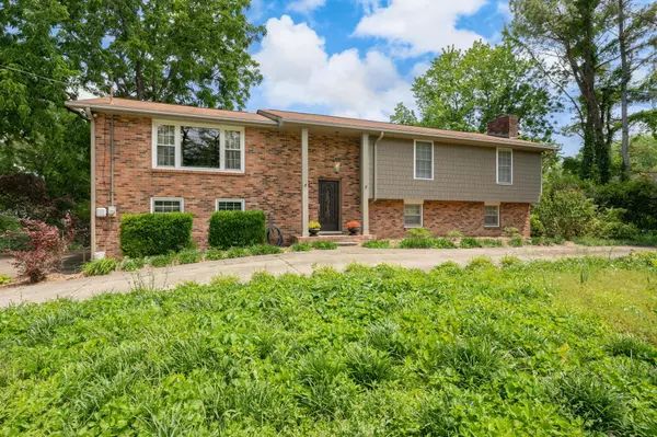 Brentwood, TN 37027,702 Davis DR