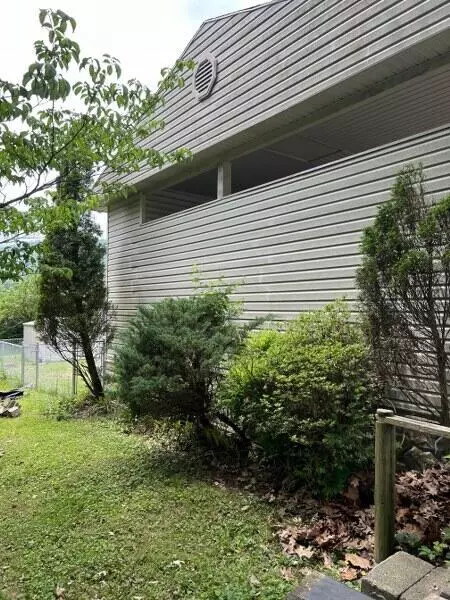 Jacksboro, TN 37757,880 Hilltop DR