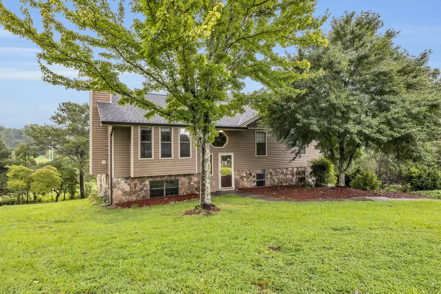 699 Misty Ridge LN, Ringgold, GA 30736