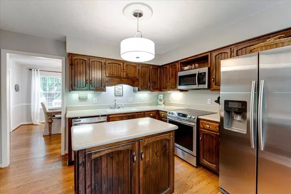 Hixson, TN 37343,810 Ashley Forest DR