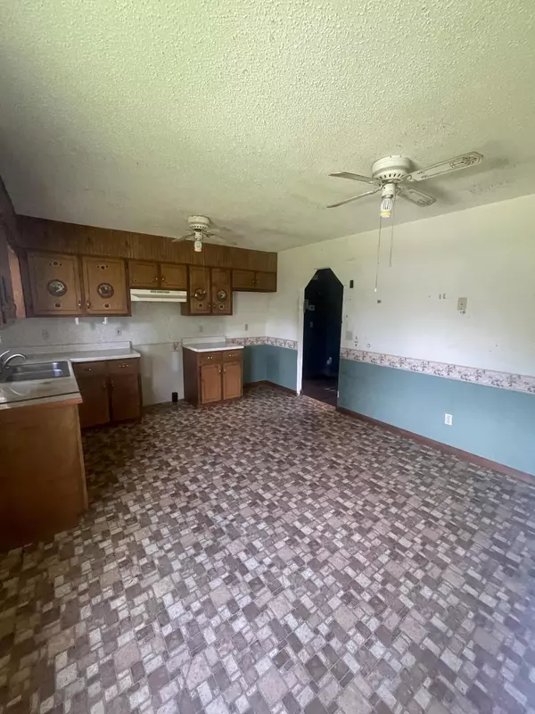 Whitwell, TN 37397,270 Georgia AVE