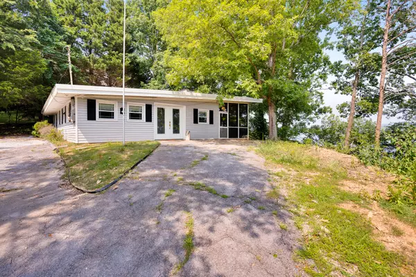 9227 Rocky Point RD, Soddy Daisy, TN 37379