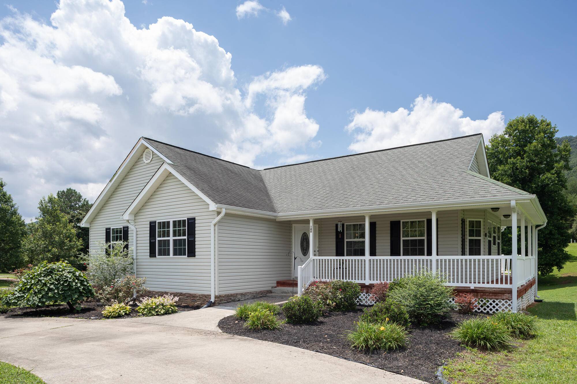 148 Valley Estates DR, Trenton, GA 30752
