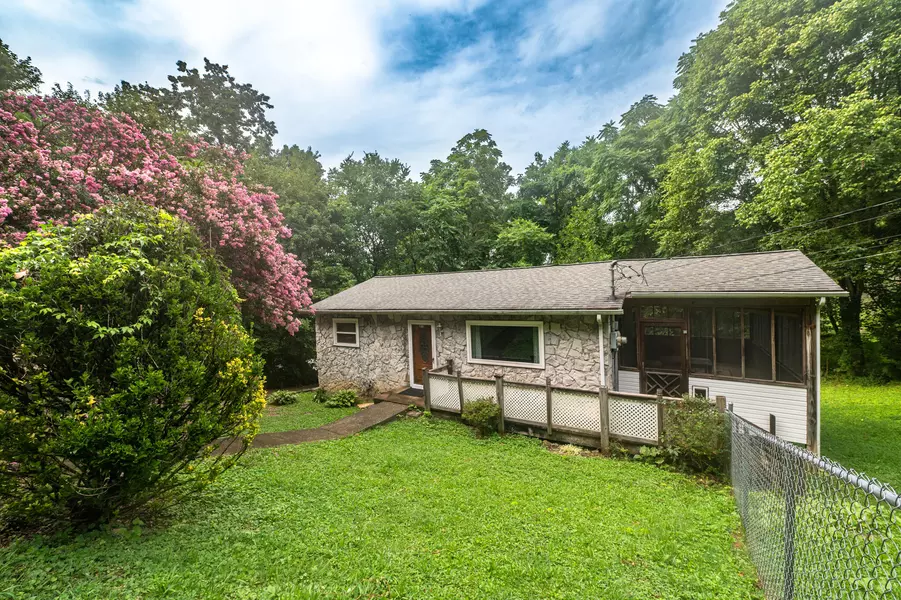 305 Freudenburg LN, Chattanooga, TN 37415