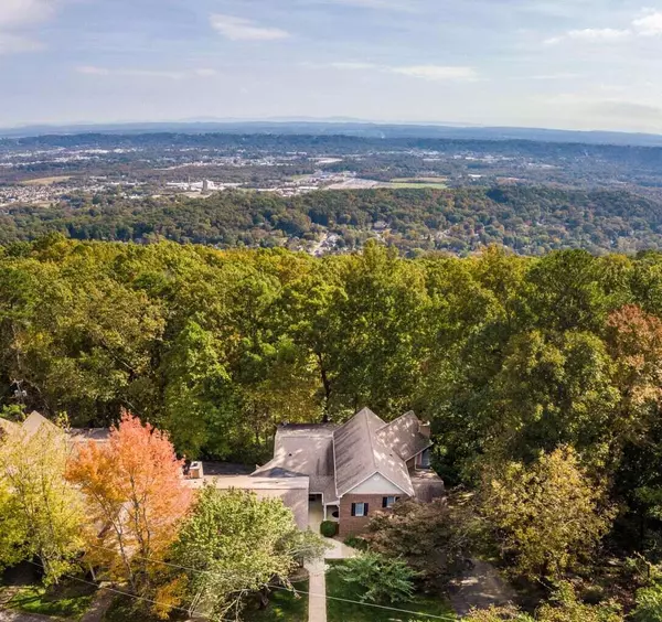 558 Winterview LN, Chattanooga, TN 37409