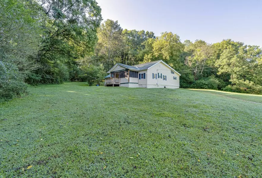 1822 Yaphank RD, Soddy Daisy, TN 37379