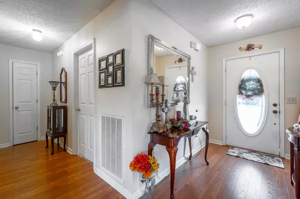 Ooltewah, TN 37363,9751 Snow Hill RD