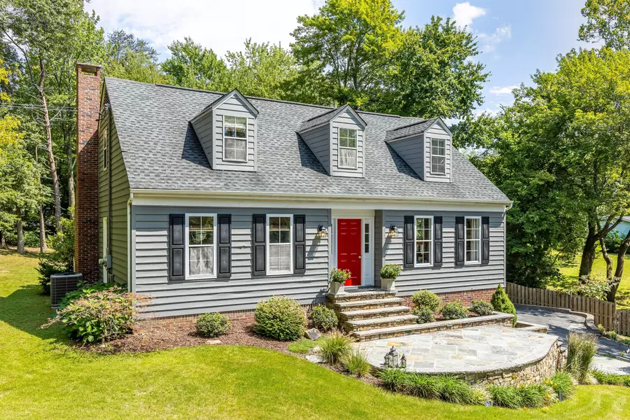 43 Wayside LN, Lookout Mountain, GA 30750