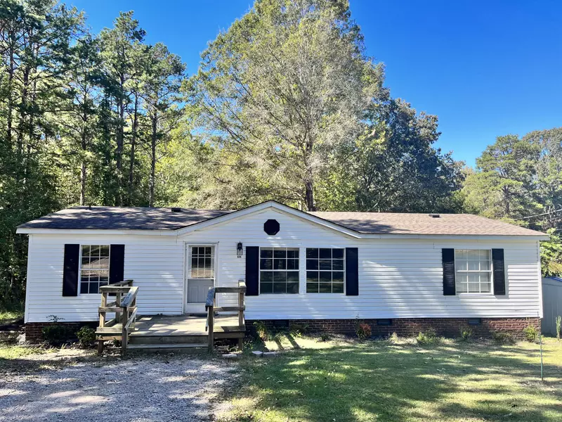 525 Anderson CIR, Finger, TN 38334