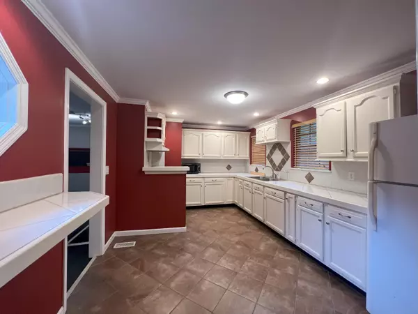 Chattanooga, TN 37415,3419 Van Buren ST