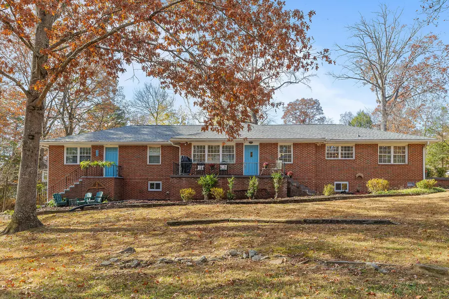 512 James BLVD, Signal Mountain, TN 37377