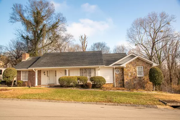 1607 Starboard DR, Hixson, TN 37343