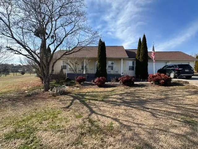 678 Victoria DR, Dandridge, TN 37725