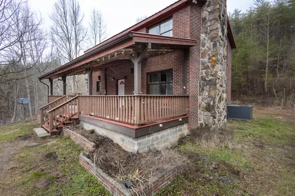 399 Mcjunkin RD, Tellico Plains, TN 37385