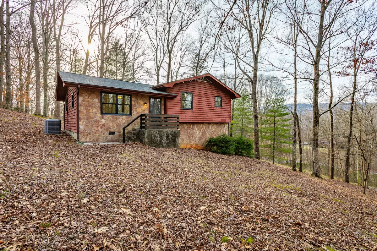 Whitwell, TN 37397,117 Fourth Way DR