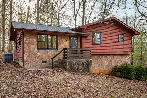 Whitwell, TN 37397,117 Fourth Way DR