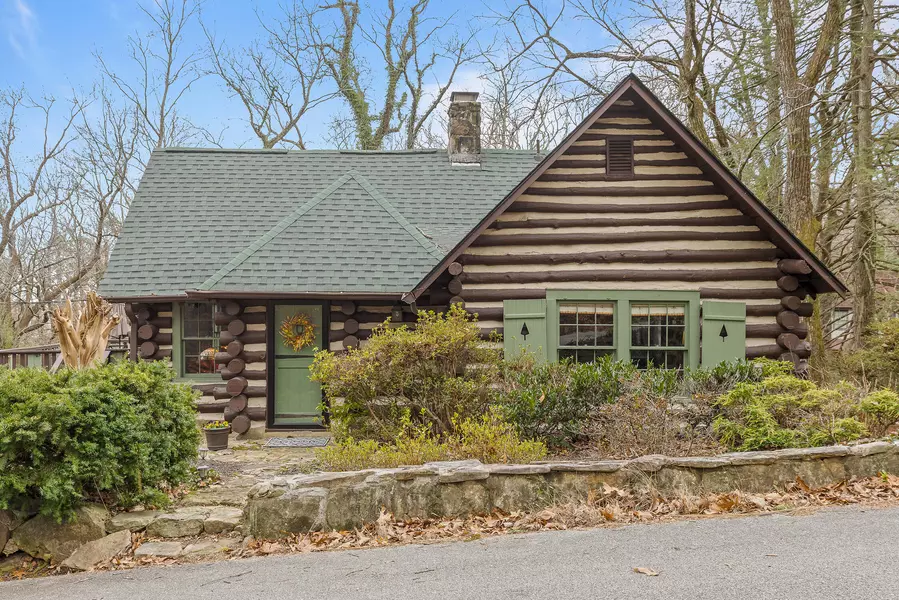 345 Gnome TRL, Lookout Mountain, GA 30750