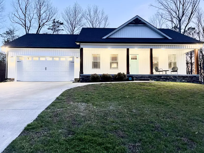214 Crabtree DR, Tunnel Hill, GA 30755