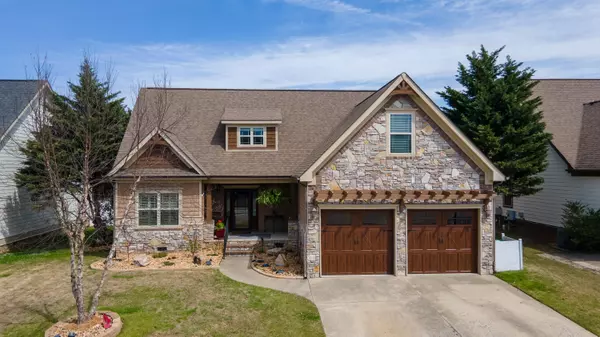 8653 Seven Lakes DR, Ooltewah, TN 37363