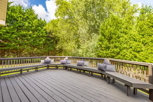 Ringgold, GA 30736,9 Cork Oak CIR