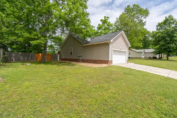 Soddy Daisy, TN 37379,9238 Broad Leaf LN