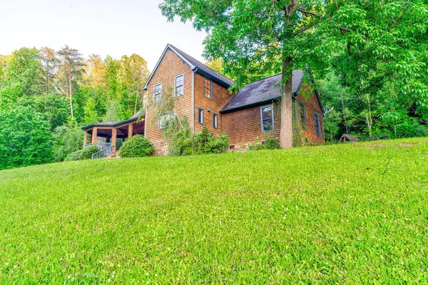 Chickamauga, GA 30707,7307 Hog Jowl RD