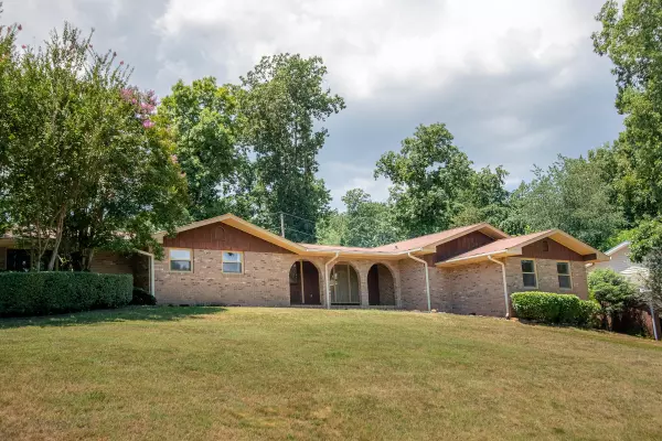 5810 Northshore CIR, Hixson, TN 37343