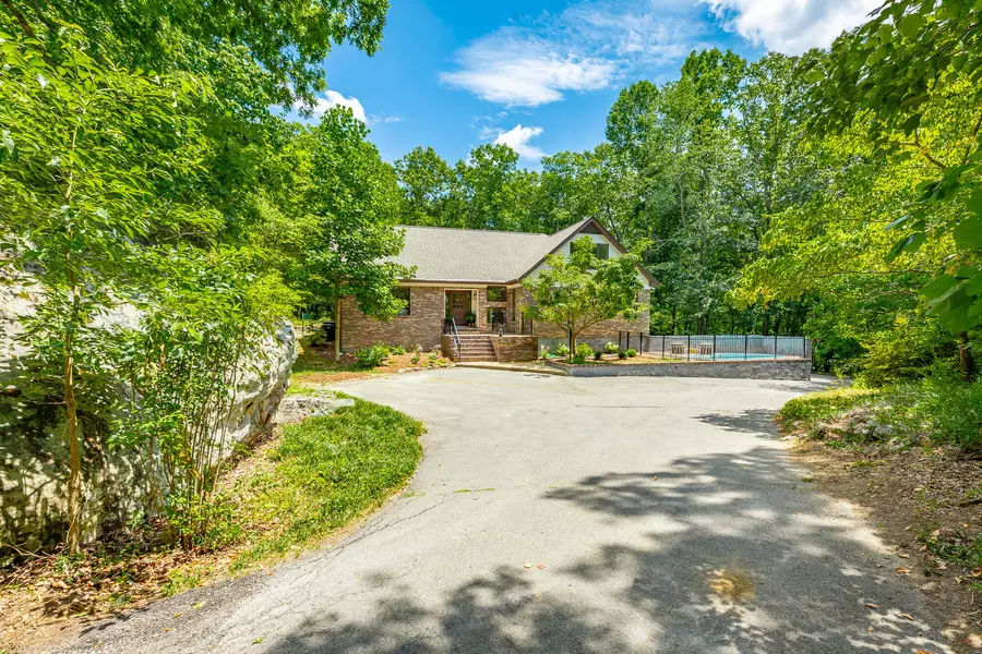 2706 Wilson AVE, Signal Mountain, TN 37377