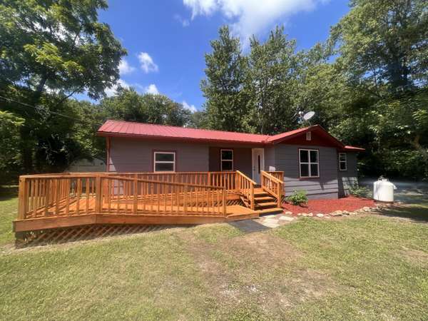 81 County RD,  Higdon,  AL 35979