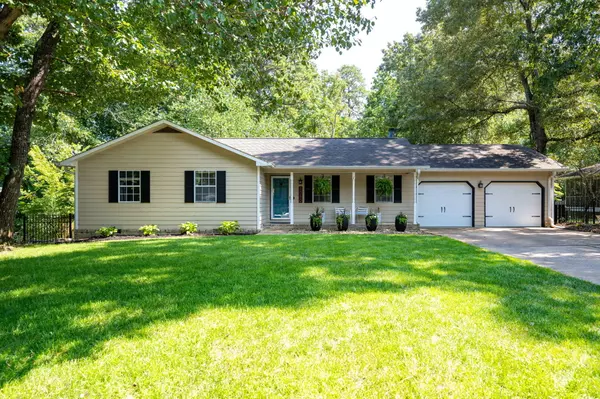 5050 Hunter Village DR, Ooltewah, TN 37363