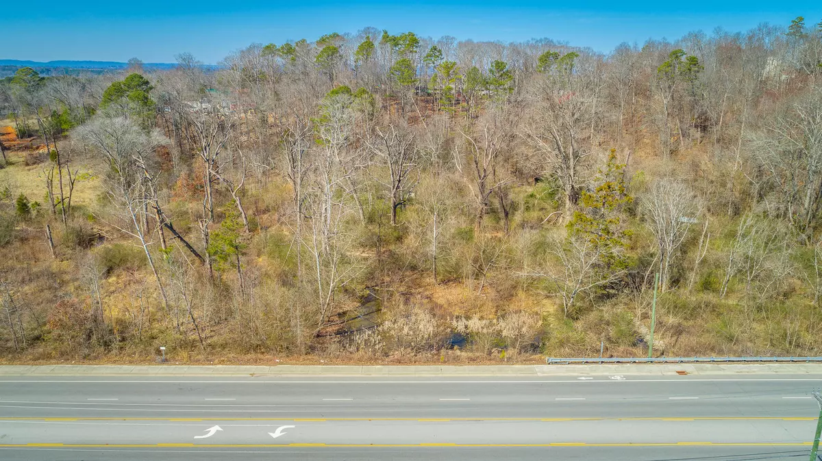 Chattanooga, TN 37421,8931 Brainerd RD