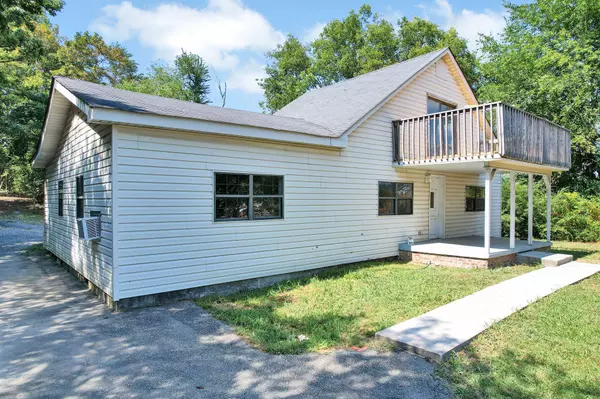 Ooltewah, TN 37363,8633 Hilltop DR