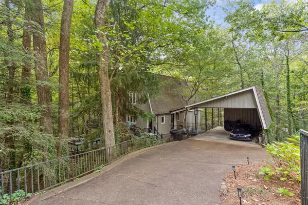 Signal Mountain, TN 37377,146 Palisades DR