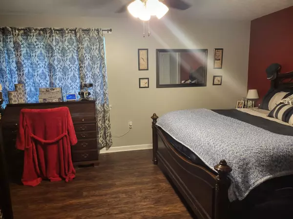 Dalton, GA 30720,1433 Dustin DR