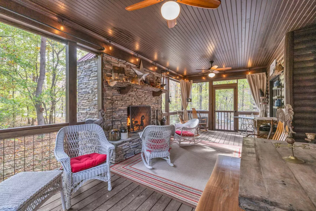 Menlo, GA 30731,610 Lake Loop RD