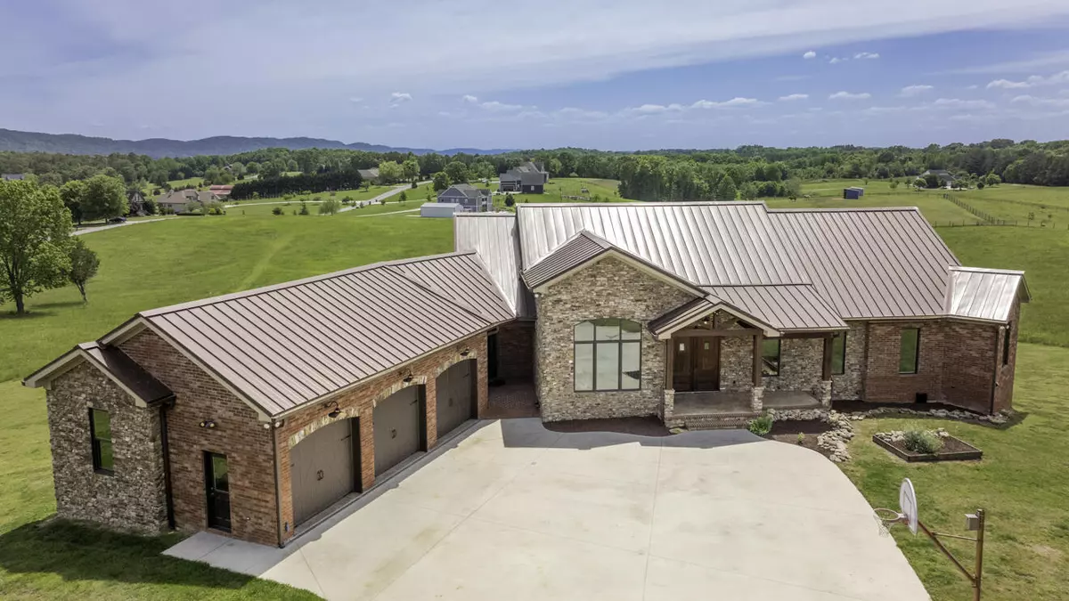 Ooltewah, TN 37363,10677 Quarter Horse LN
