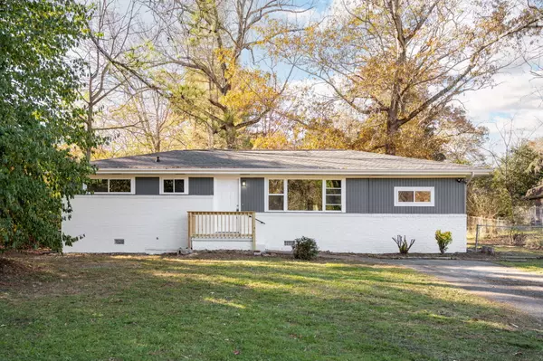 1043 Circle DR, Rossville, GA 30741