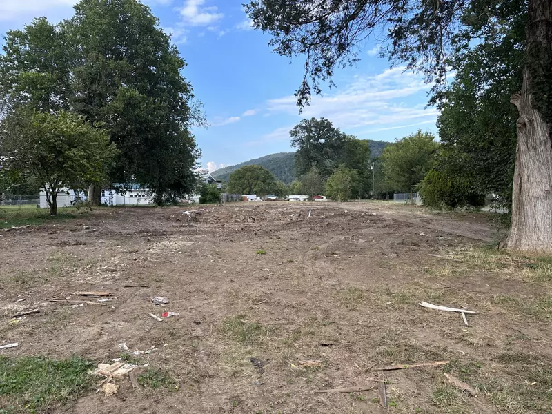 218 Southern College ST, Graysville, TN 37338