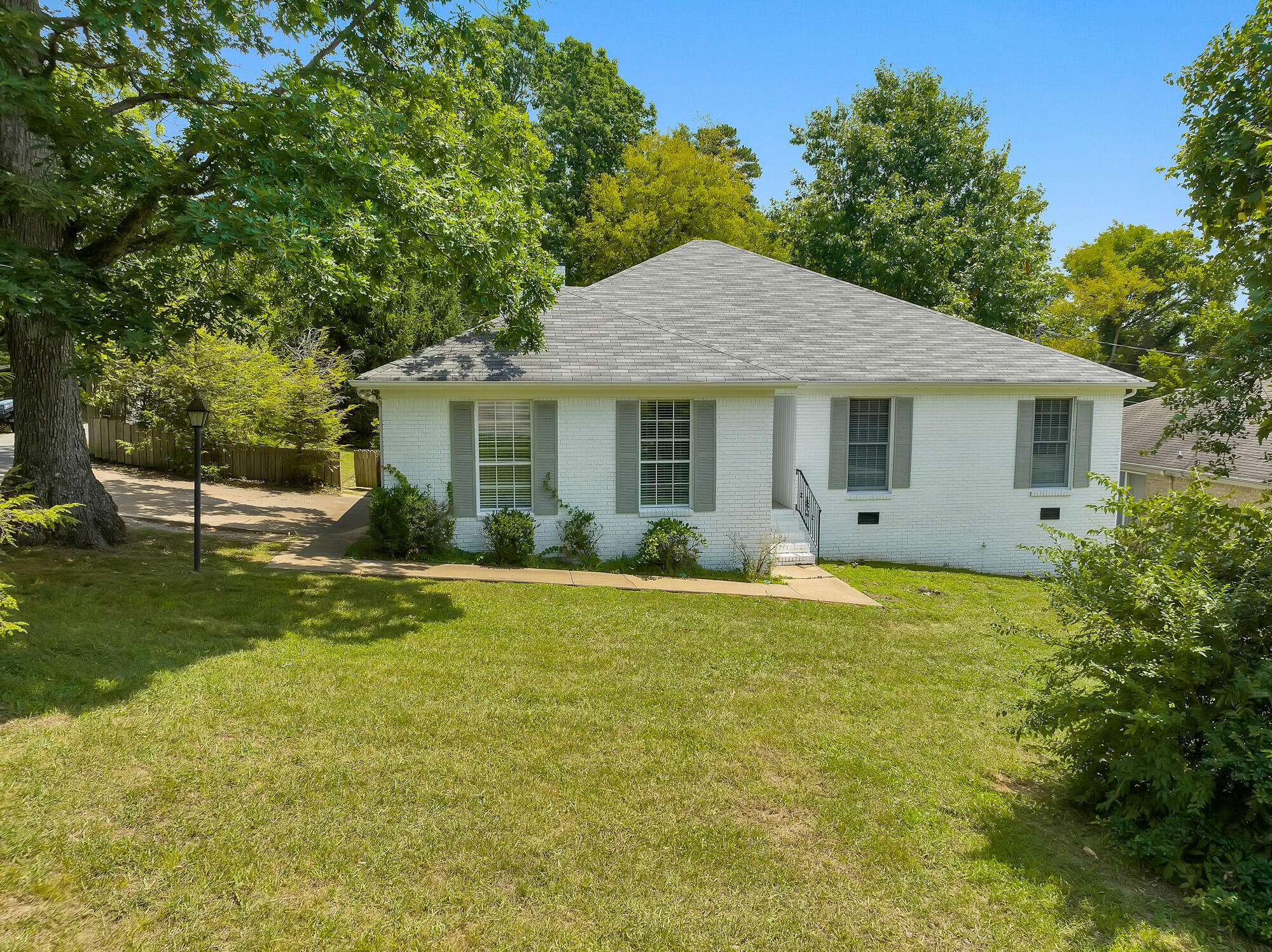 215 Bragg Avenue AVE, Lookout Mountain, TN 37350