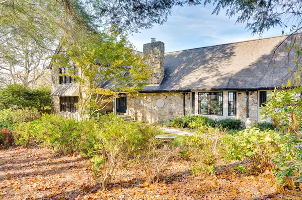 400 Brow RD, Lookout Mountain, TN 37350
