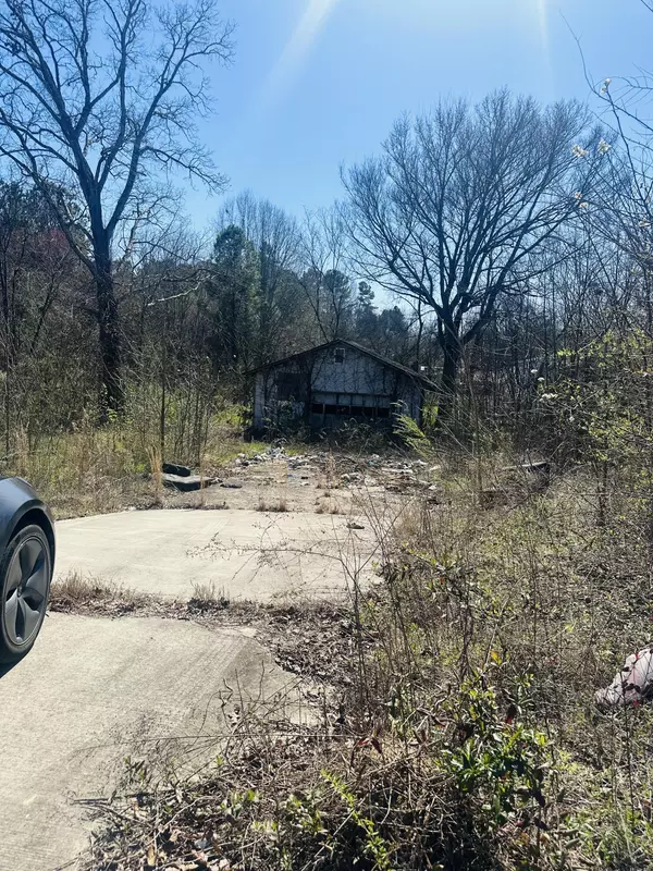 Chattanooga, TN 37421,8512 East Brainerd RD