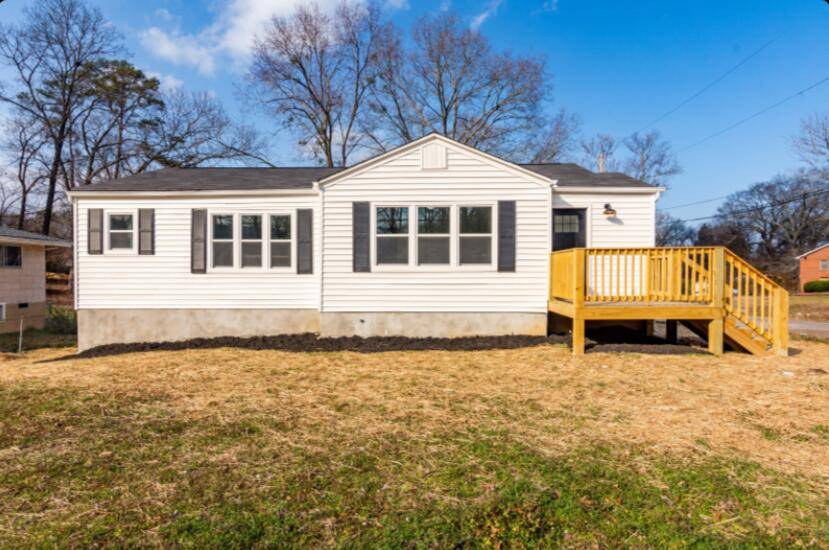 302 Lakeview DR, Rossville, GA 30741