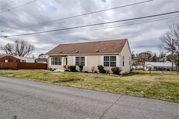 809 Hudson ST, Sweetwater, TN 37874