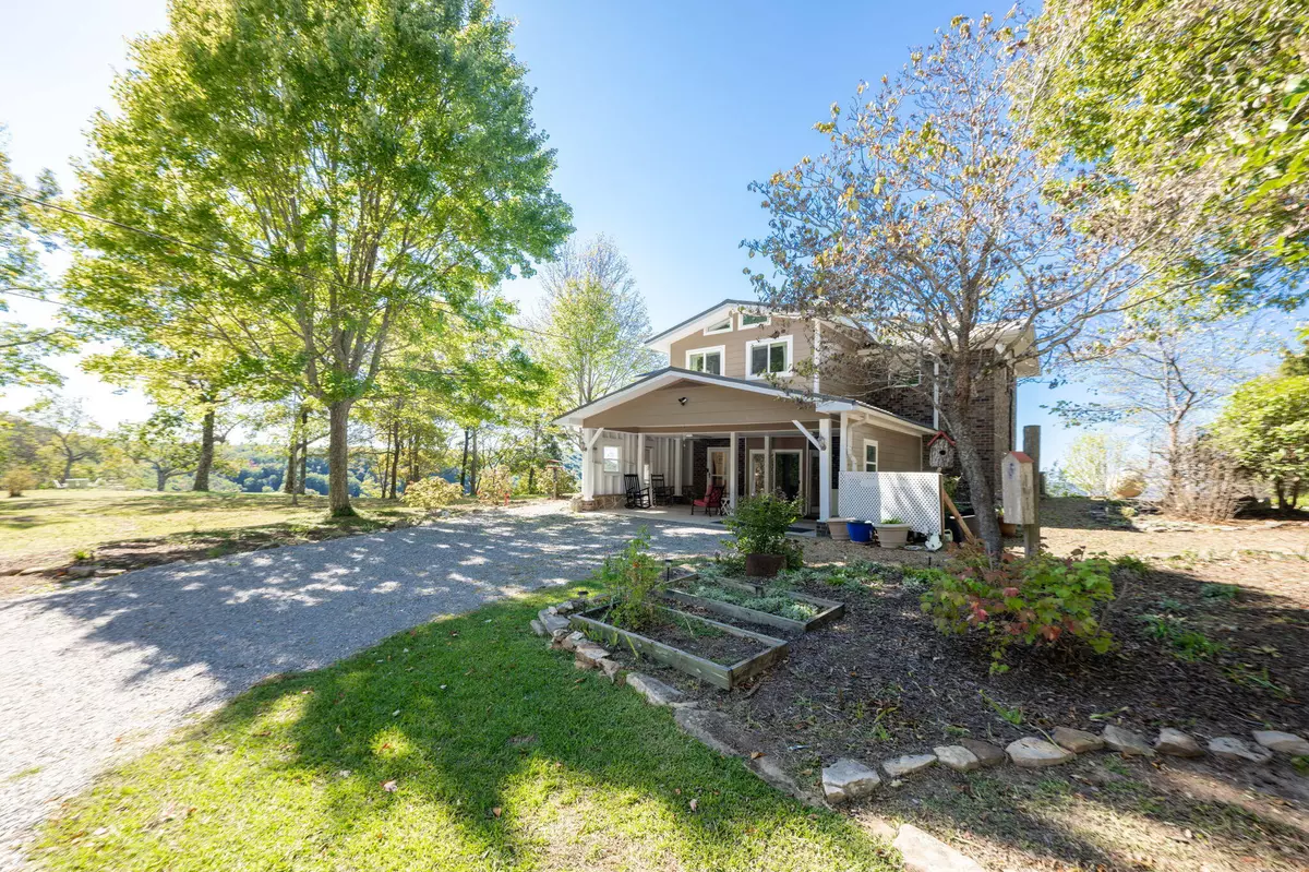 Pikeville, TN 37367,526 Lake Shore DR